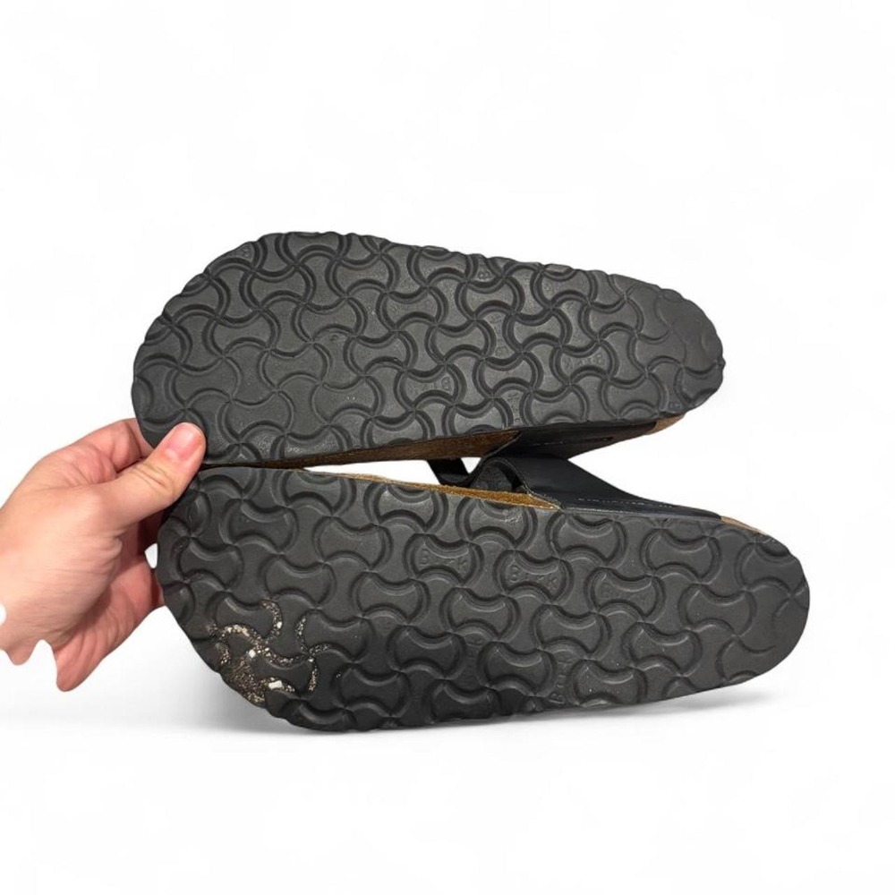 Black Birkenstock Gizeh Sandals - Picture 4 of 5